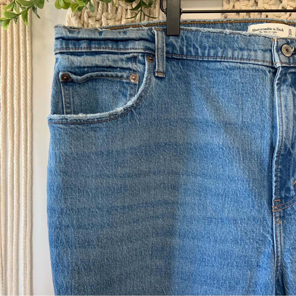 ABERCROMBIE & FITCH 90s Straight Ultra High Rise Distressed Jeans 35 / 20 SHORT - Picture 5 of 11